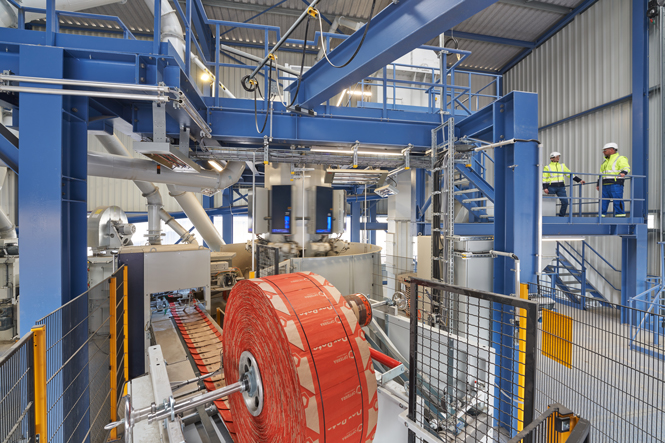 Abgefüllt werden die Qualitätszemente in einer neuen, energieeffizienten und hochmodernen Verpackungsanlage im OPTERRA Werk Karsdorf.|Foto: OPTERRA