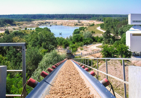 UNIKA Kalksandsteine bestehen aus den natürlich vorkommenden Rohstoffen Kalk und Sand. Der Sand wird in unmittelbarer Nähe zum jeweiligen Produktionsstandort gewonnen.|Foto: UNIKA